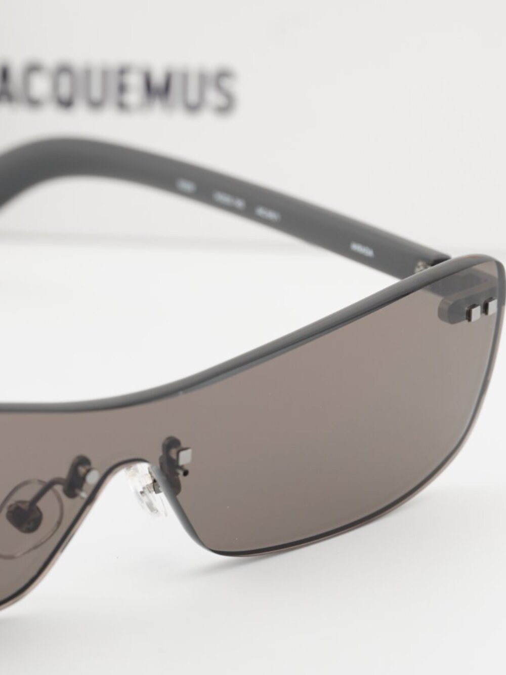 Jacquemus MIRADA JAC/69 C1 Shield Sunglasses - Matte Grey\Grey - Picture 9 of 10